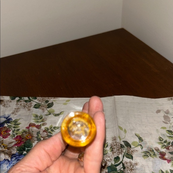 GUERLAIN Abeille Royale Radiant Gold Serum - Picture 4 of 10